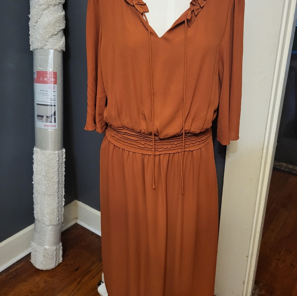 Long burnt orange dress size Large. Looks great on and comfortable.
